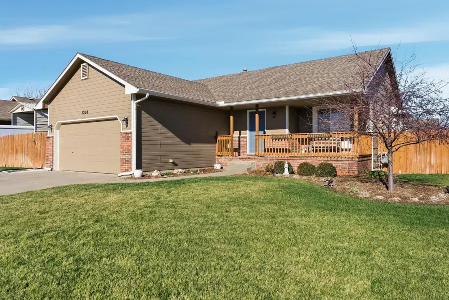 1224 E Ridgeview Ct, Clearwater, KS 67026 - Image #2