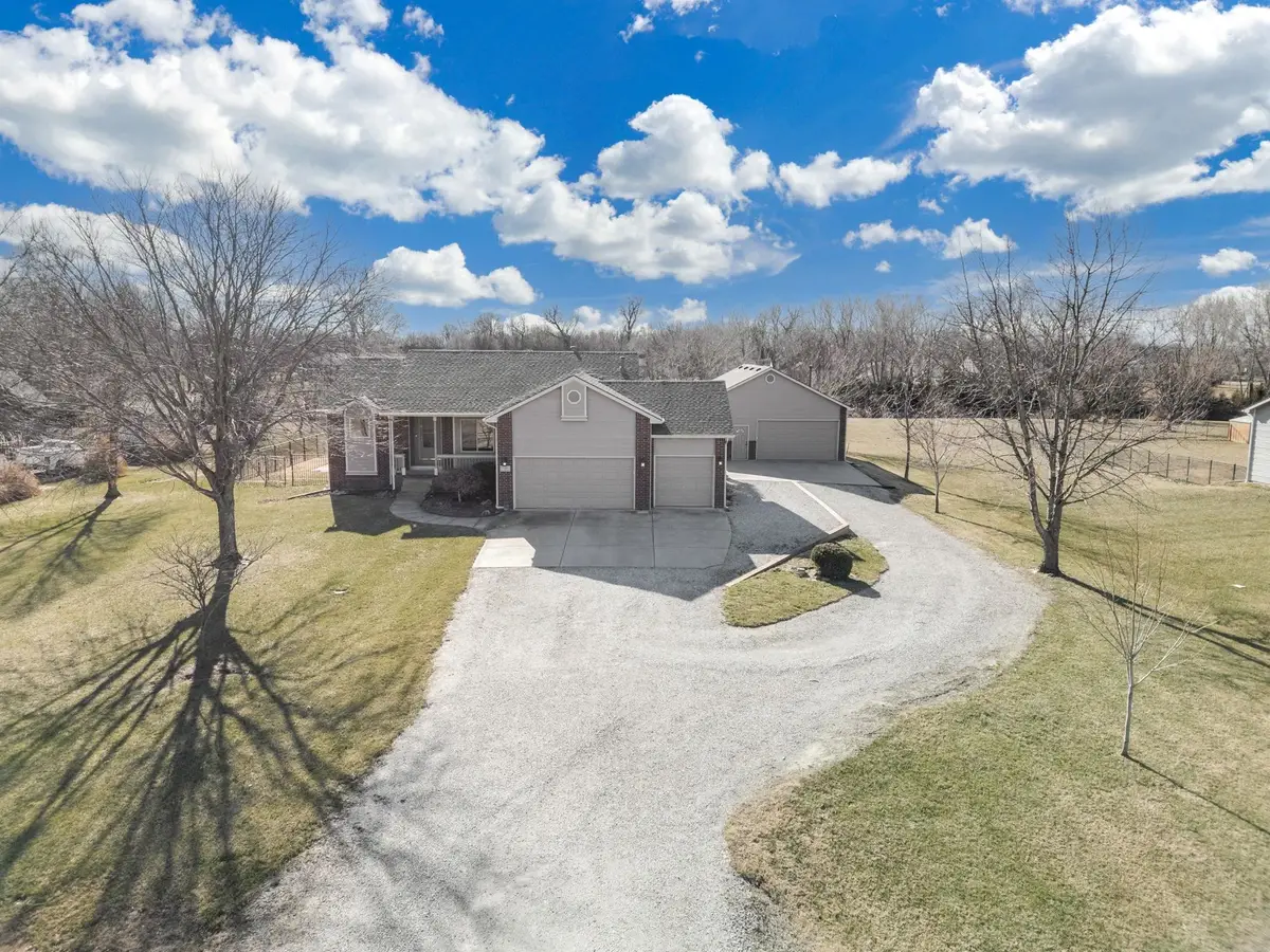 727 Chukker Ln, Haysville, KS 67060 - Image #1