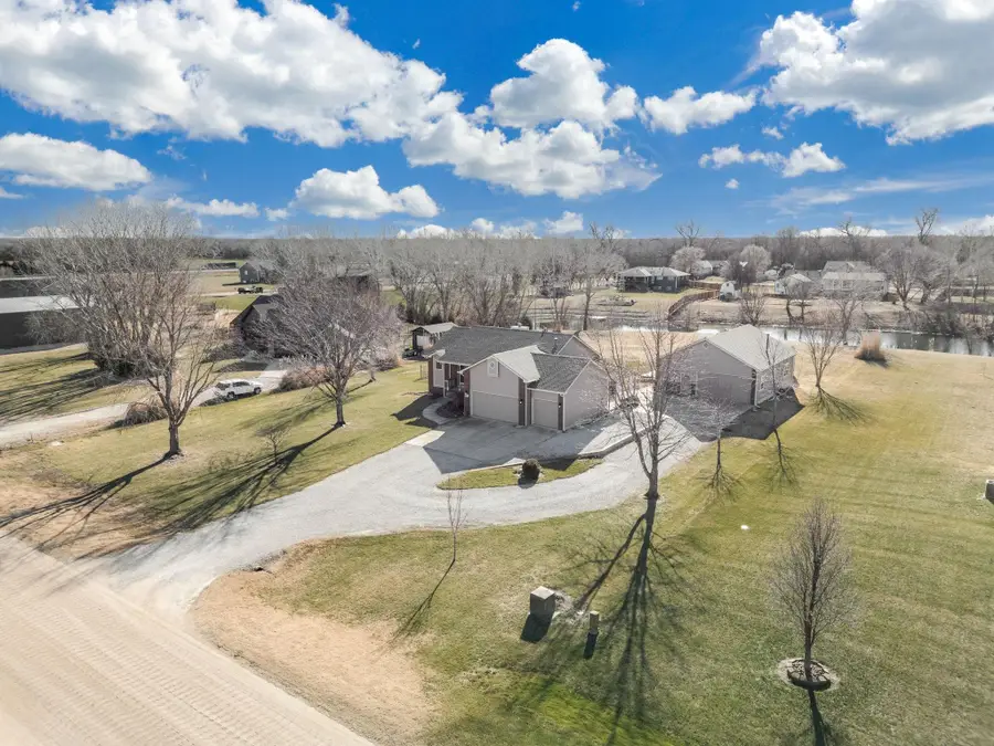 727 Chukker Ln, Haysville, KS 67060 - Image #2