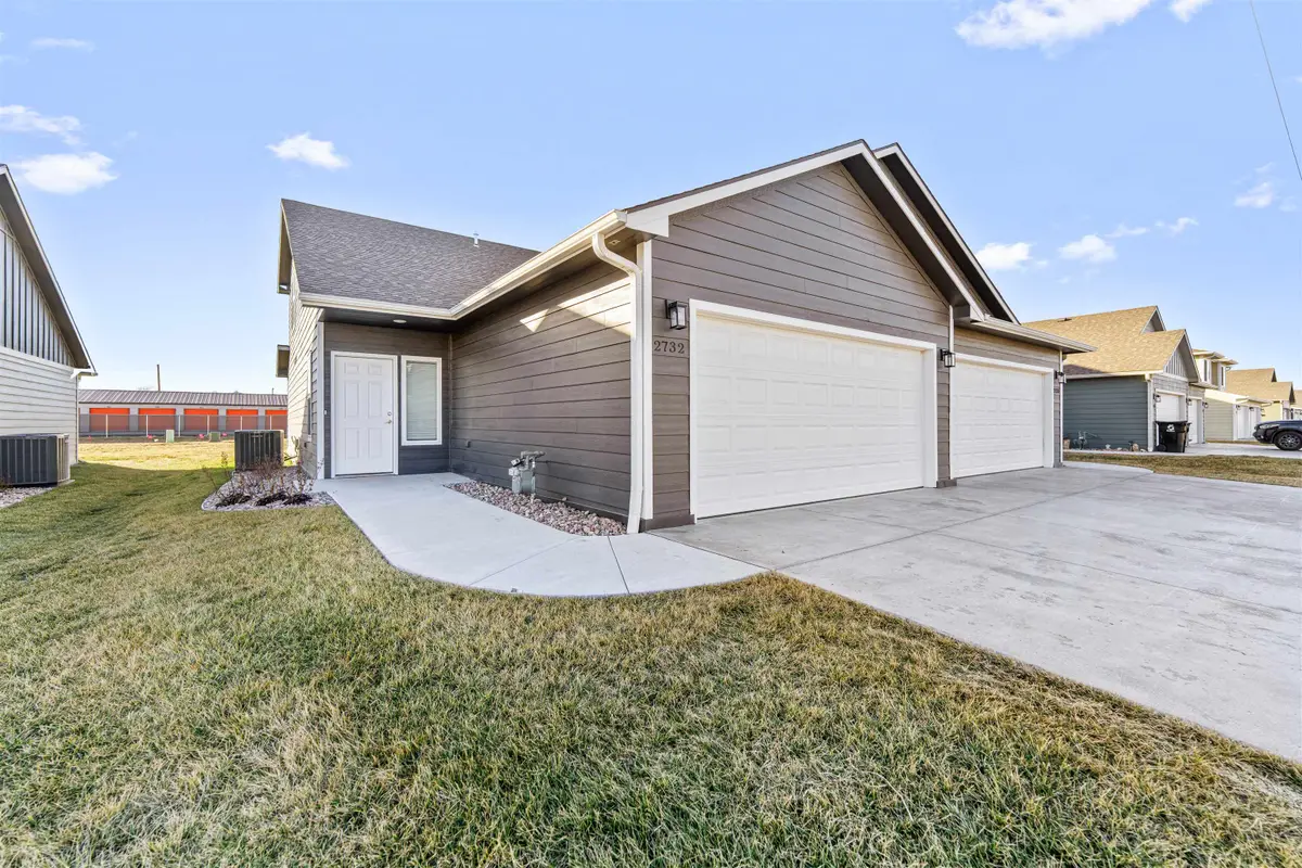 2732 Tim Rogers Ln, Salina, KS 67401 - #1
