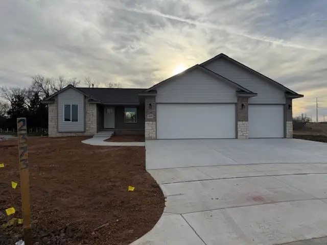 2373 S Saddle Cir, Wichita, KS 67235 - Image #1