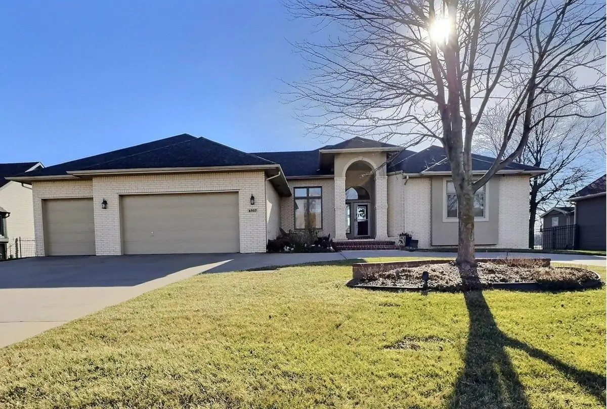 6507 W Briarwood Cir, Wichita, KS 67212 - Image #1