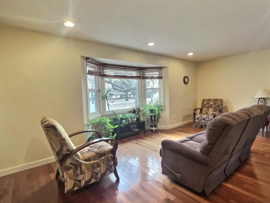 327 N Willow Dr, Derby, KS 67037 - Image #3