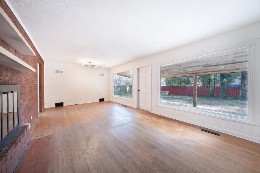 2314 S Crestway St, Wichita, KS 67218 - Image #3