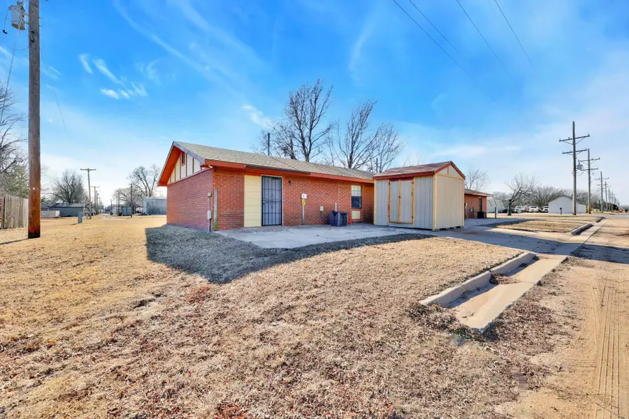 615 Central, Harper, KS 67058 - Image #2
