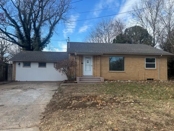 1863 S Chuatauqua, Wichita, KS 67211