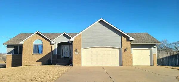 105 Primrose Ct, Rose Hill, KS 67133