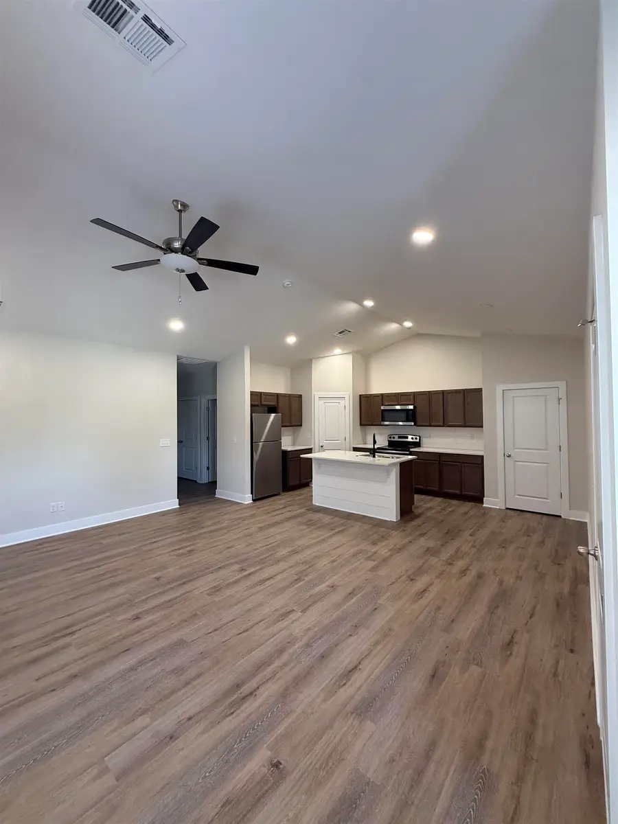 490 E Hayes St, Valley Center, KS 67147 - Image #2