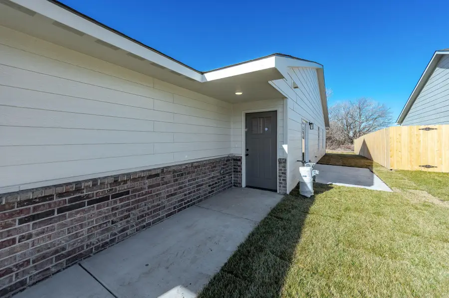 604 Briarbrook Ln, Park City, KS 67147-8955 - Image #2
