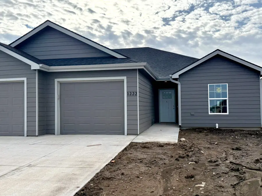 1222 Fountain Dr, Salina, KS 67401 - Image #2