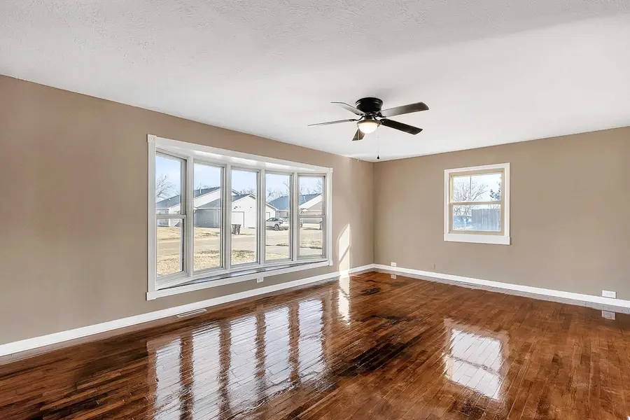 805 Willis Ave, Salina, KS 67401 - Image #2