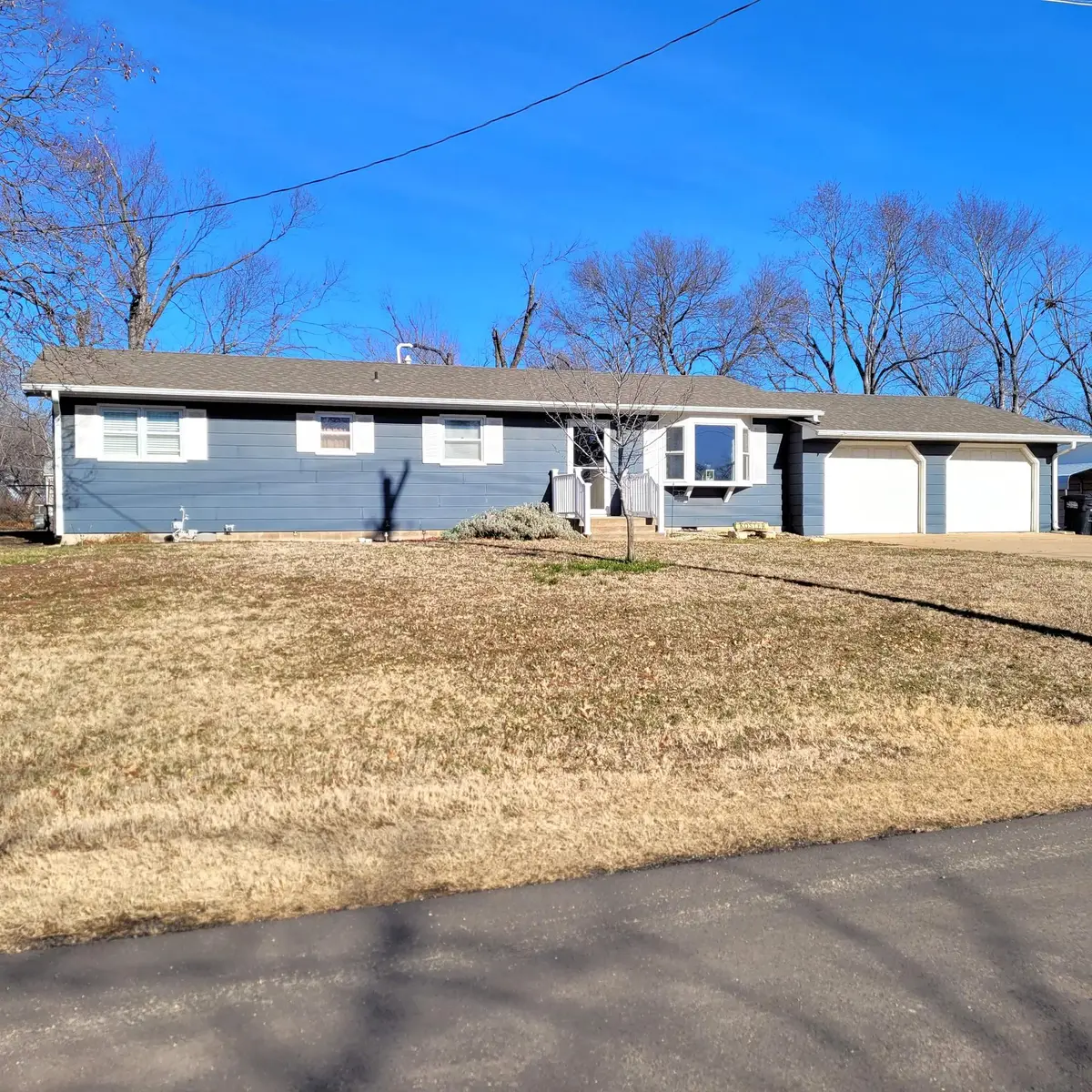 511 E Third St, Minneapolis, KS 67467 - Image #1