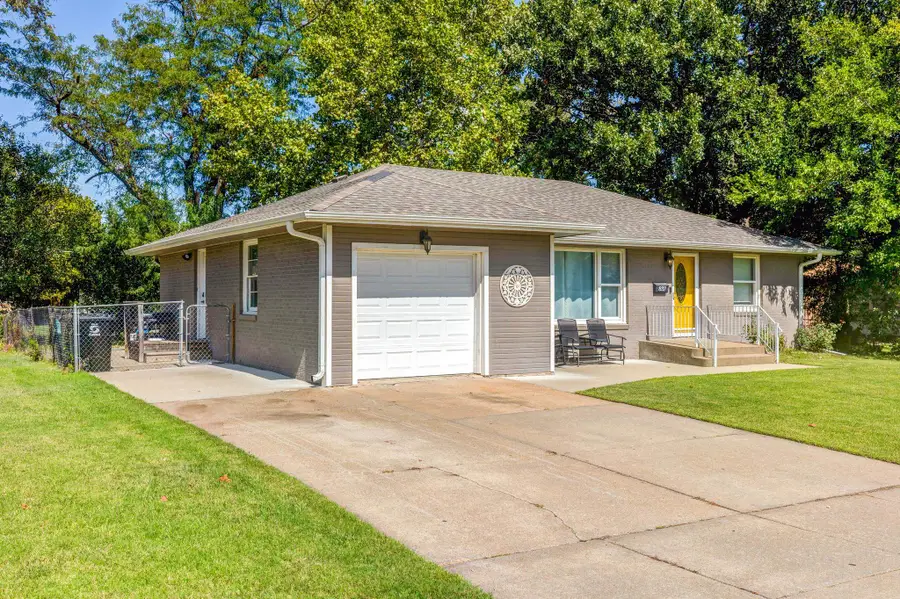 837 E Cloud St, Salina, KS 67401 - Image #2