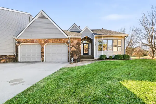 909 N Maize Rd, Wichita, KS 67212