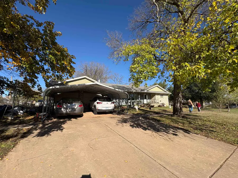 203 N Chisholm St, Caldwell, KS 67022 - #3