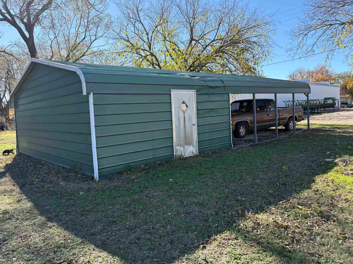 121 N Chisholm St, Caldwell, KS 67022 - #1