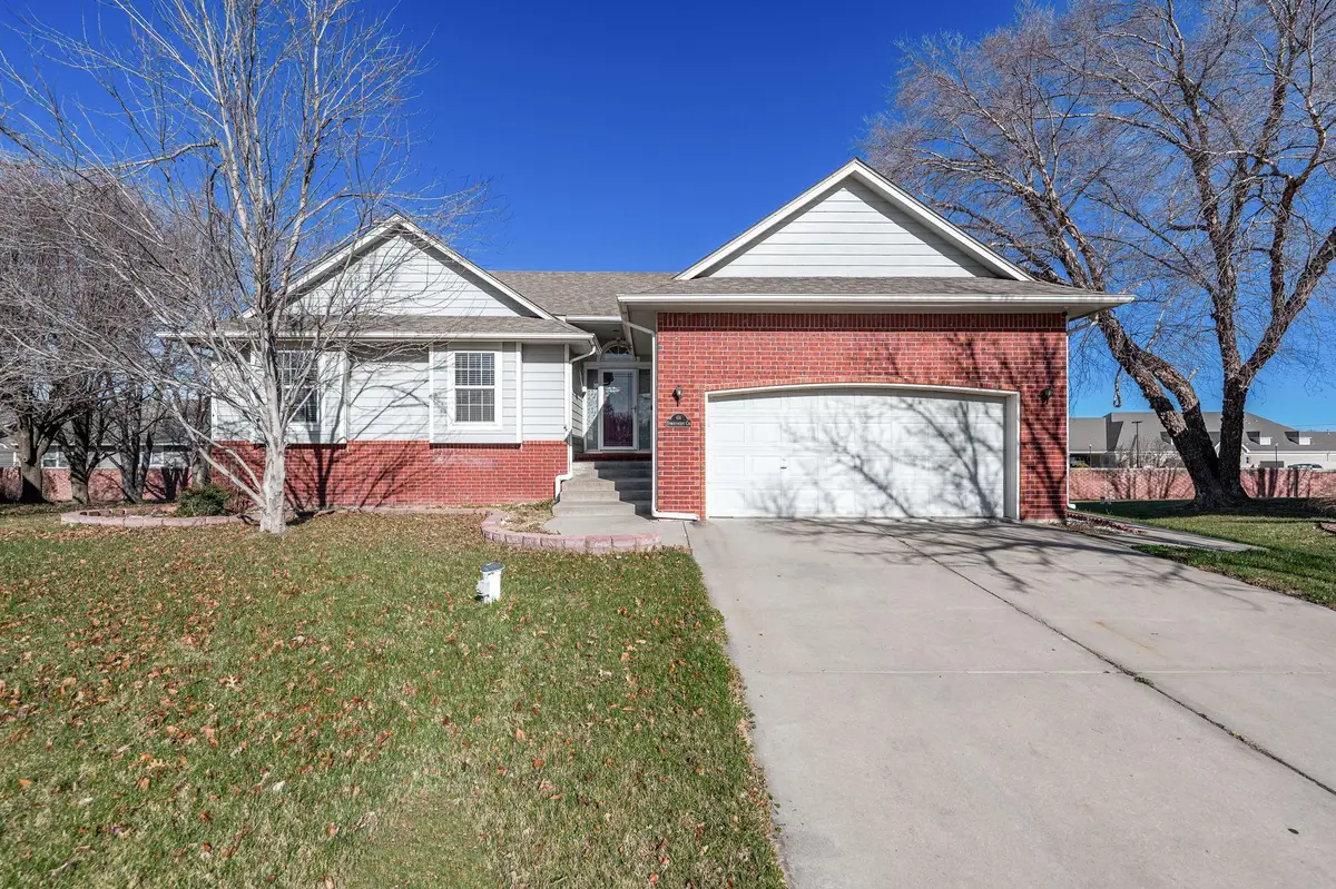 414 S Stoney Point Cir, Wichita, KS 67209 - Image #1
