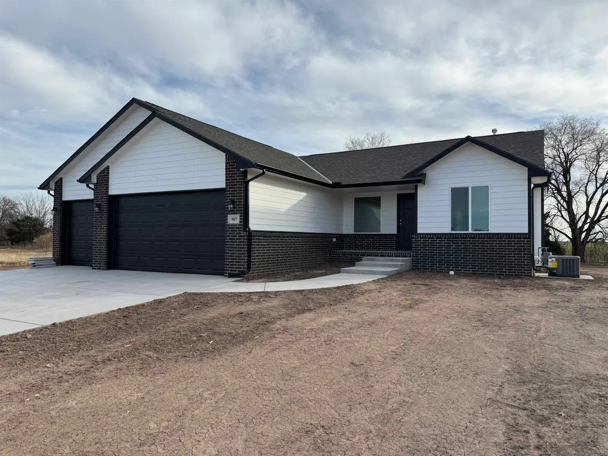 907 W 17th, Harper, KS 67058 - Image #1