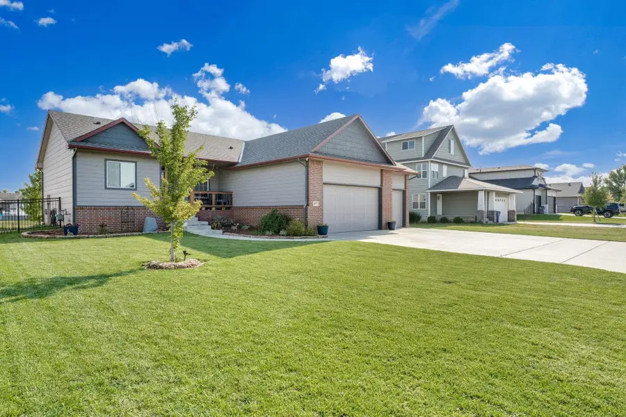 427 E Kay Ave, Haysville, KS 67060 - Image #2
