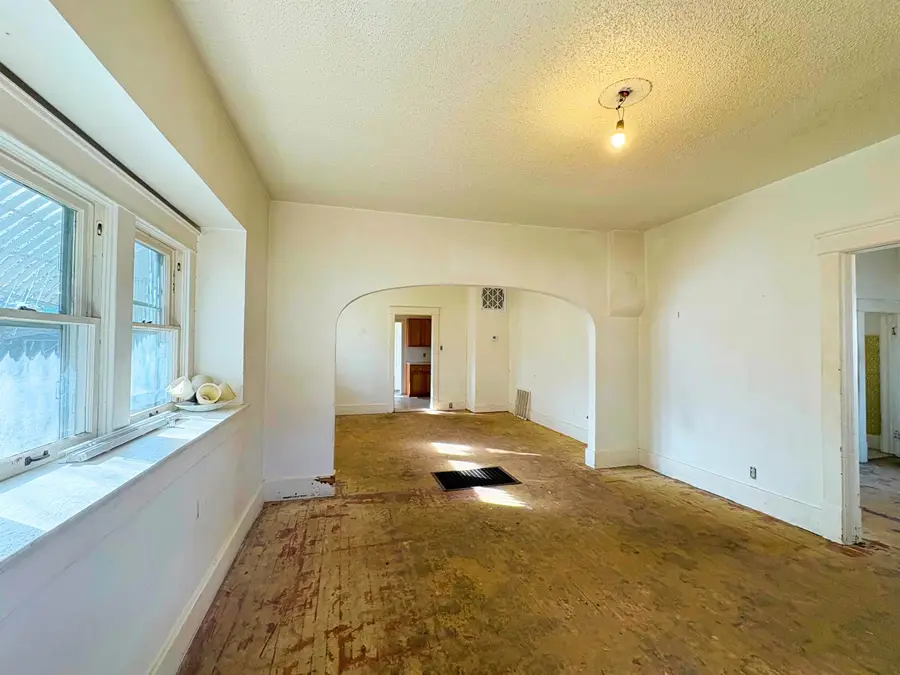 811 S D St, Arkansas City, KS 67005 - Image #2