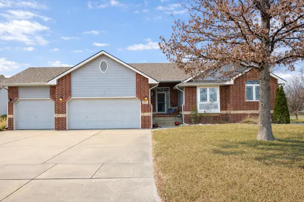 325 S Chippers Ct, Andover, KS 67002