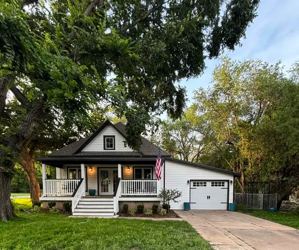 302 E 7th Ave, Belle Plaine, KS 67013