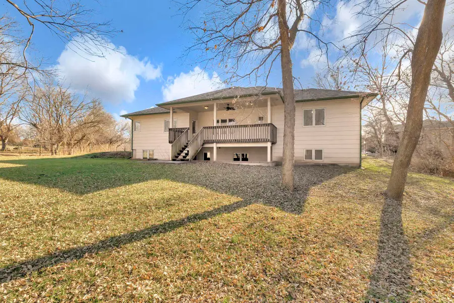 1729 N Timbercreek Dr, Mulvane, KS 67110 - Image #2