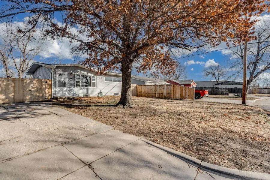 128 W Patterson St, Wichita, KS 67217 - Image #2