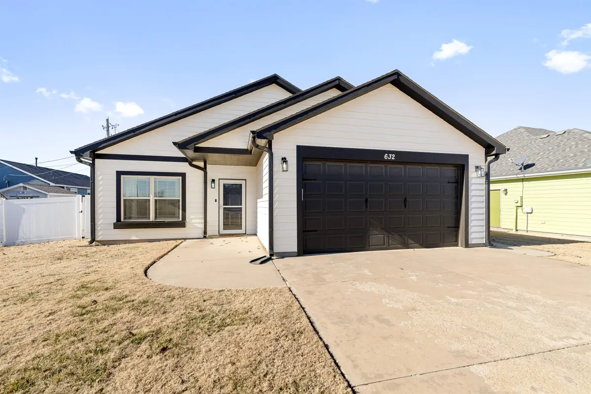 632 Prairie Ln, Salina, KS 67401 - Image #1