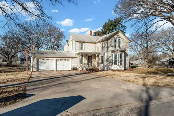 101 S Cedar St, Hillsboro, KS 67063