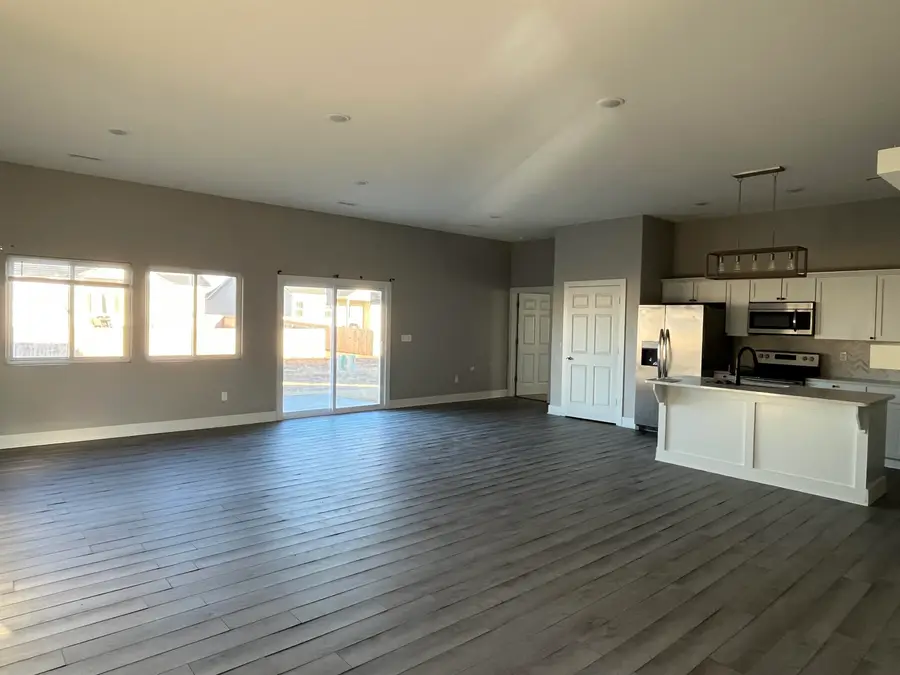 724 N Redbud Ave, Valley Center, KS 67147 - Image #3