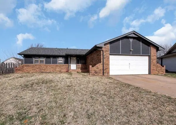 1517 N Baltimore Pl, Derby, KS 67037