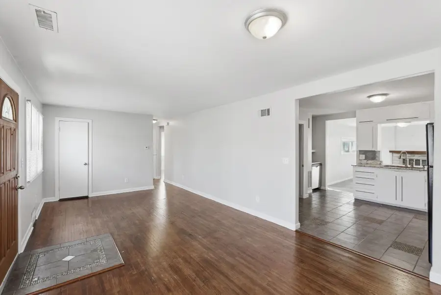 1701 S Roanoke Dr, Wichita, KS 67218 - Image #3