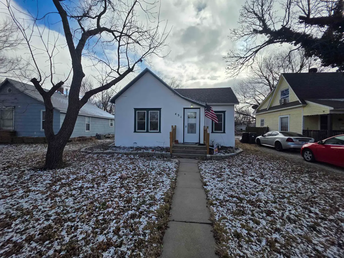 431 E 9th St, Newton, KS 67114 - Image #1