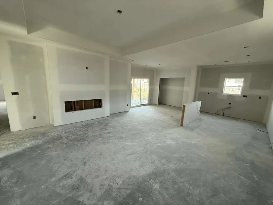 8968 E Forbes Cir, Bel Aire, KS 67226 - #2