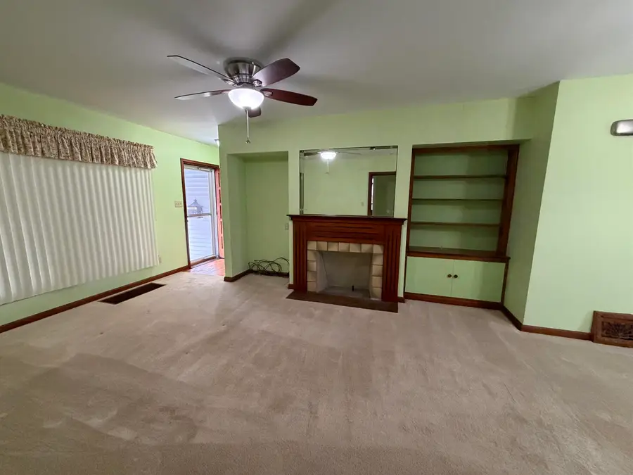 1552 N Woodrow Ct, Wichita, KS 67203 - #3