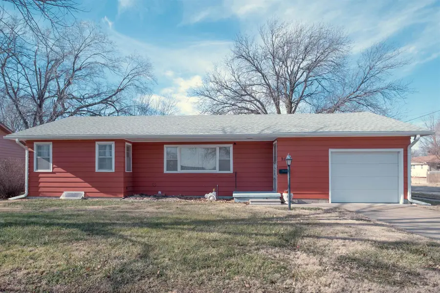 2102 Roach St, Salina, KS 67401 - #2