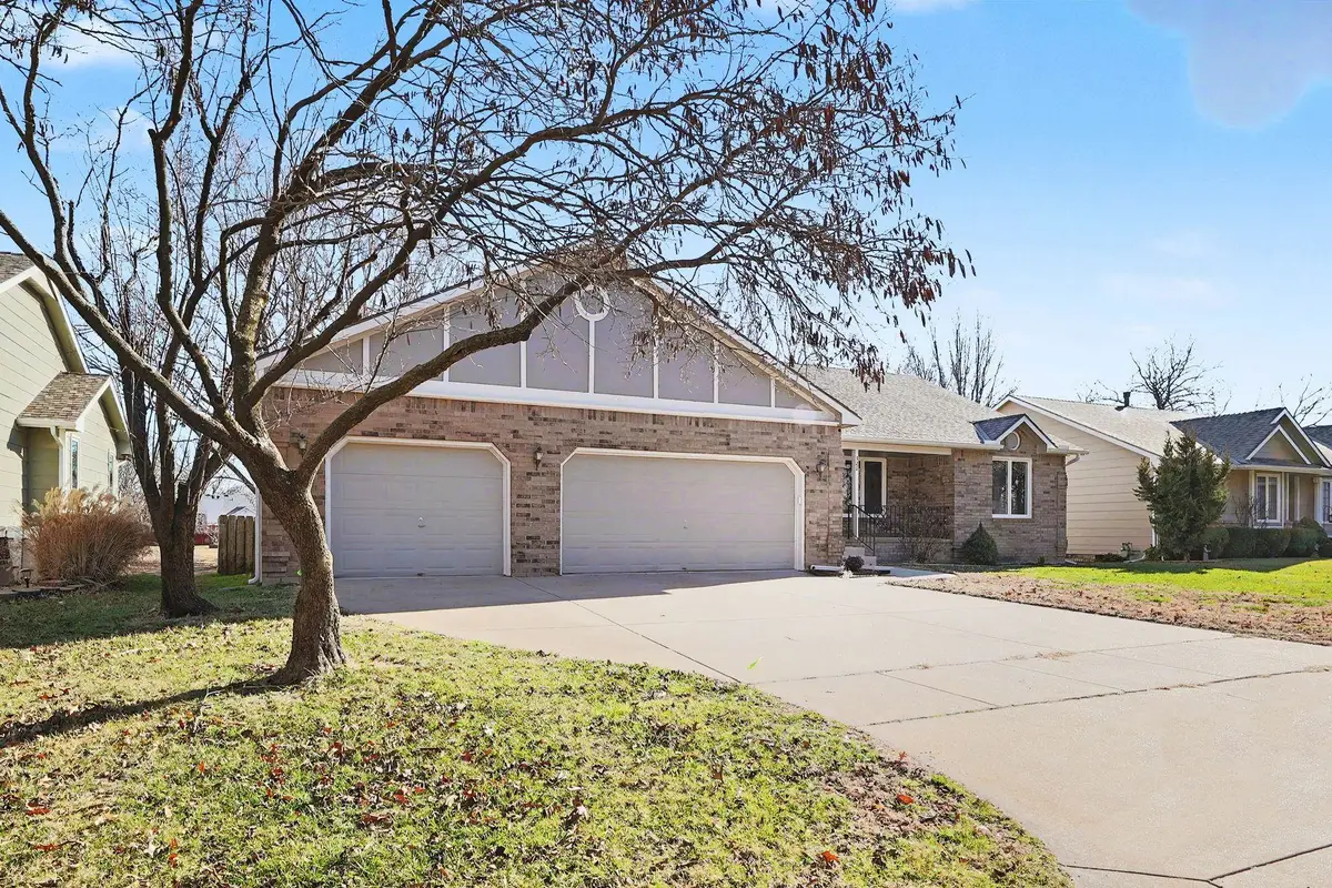 322 S Circle Lake Cir, Wichita, KS 67209 - Image #1