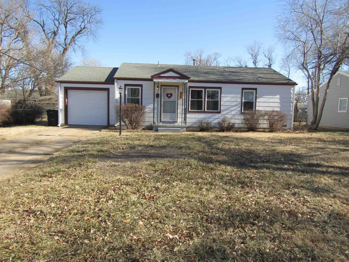 929 Lewis Ave, Salina, KS 67401 - #1