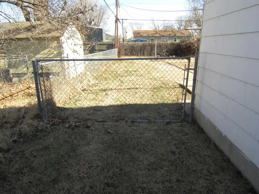 929 Lewis Ave, Salina, KS 67401 - #3