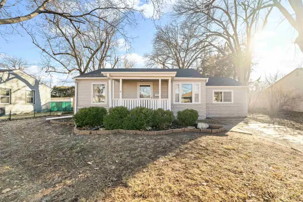 624 Morningside Dr, Salina, KS 67401