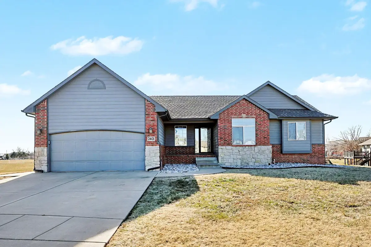 2401 N Woodridge Cir, Wichita, KS 67226 - Image #1