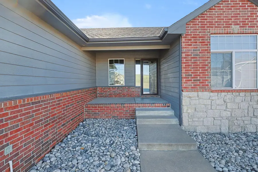 2401 N Woodridge Cir, Wichita, KS 67226 - Image #3