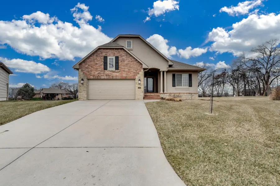 3163 N Lake Ridge Ct, Wichita, KS 67205 - Image #2