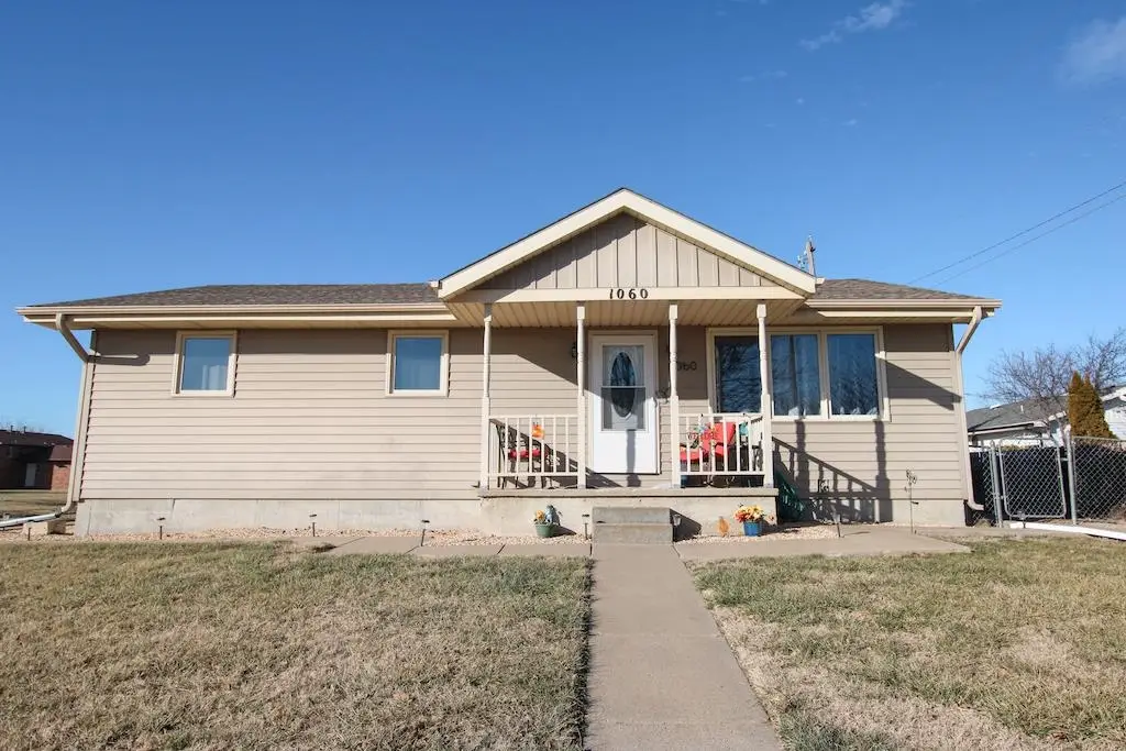 1060 Courtney Dr, Salina, KS 67401 - Image #1