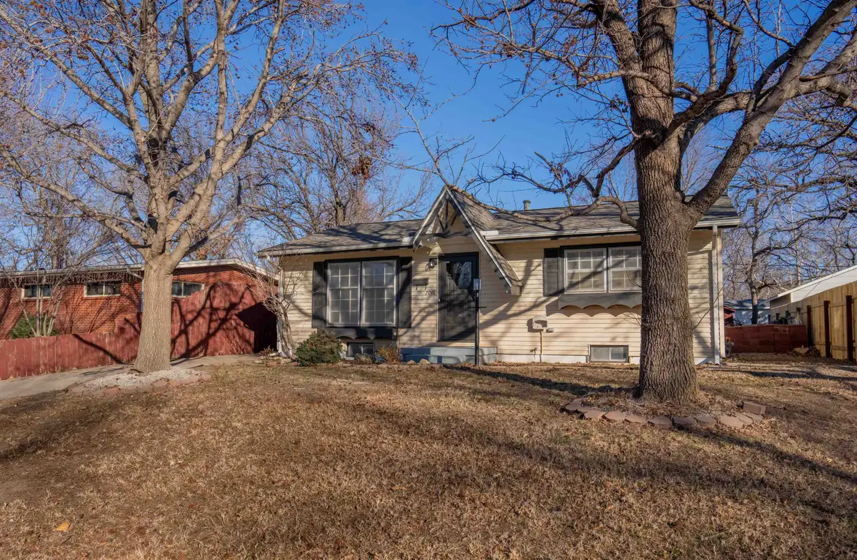 2048 N Mccomas St, Wichita, KS 67203 - Image #1