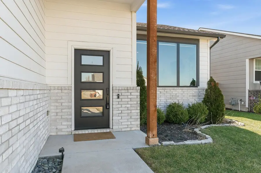 1209 E Prairie Hill Cir, Park City, KS 67219 - Image #3