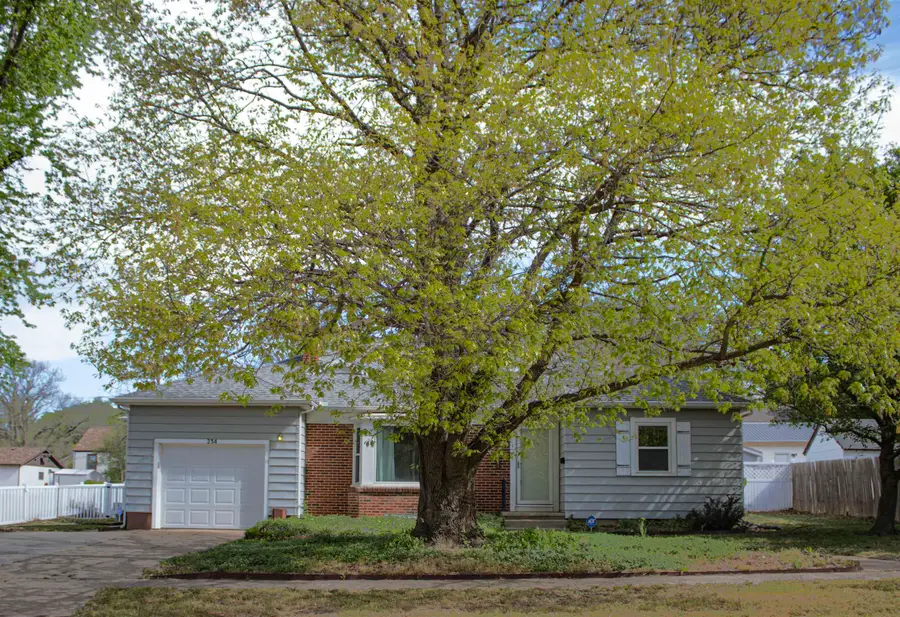 234 W E Ave, Kingman, KS 67068 - #2