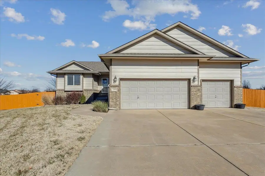 2402 S Fieldcrest, Wichita, KS 67215 - Image #2