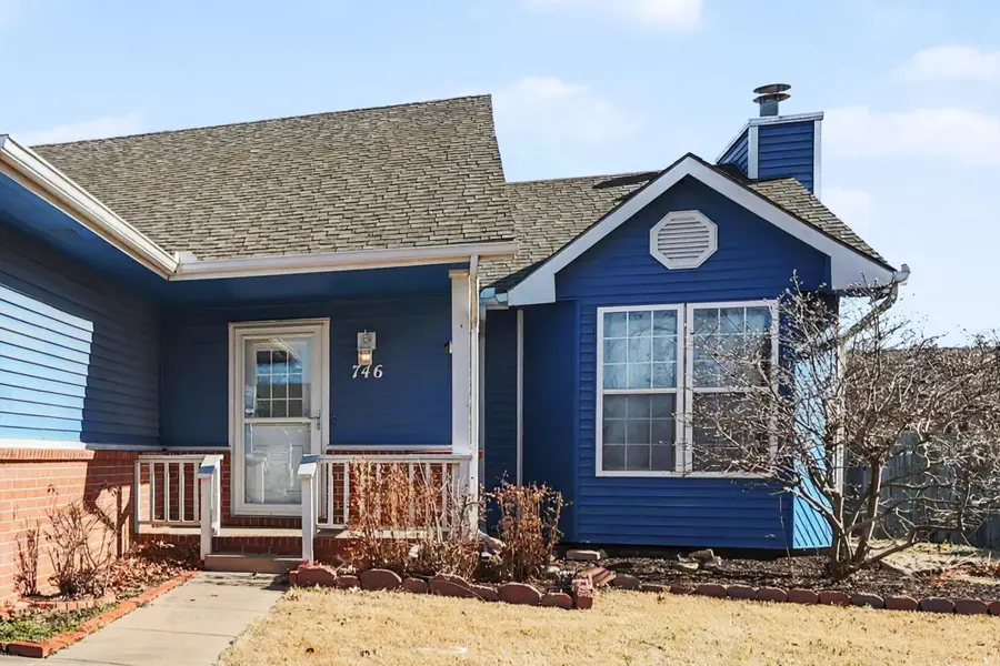 746 E Karla Ct, Haysville, KS 67060 - #2